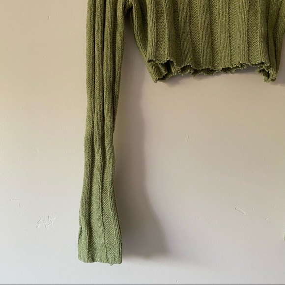 cropped sage green turtleneck - Picture 3 of 4